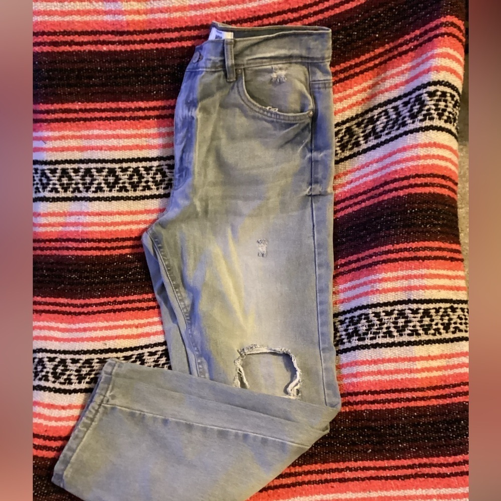 MOM JEANS -SZ 9-26” inseam-8” rise- hip 18”